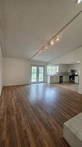 Building Photo - 2018 Steamboat Springs Dr