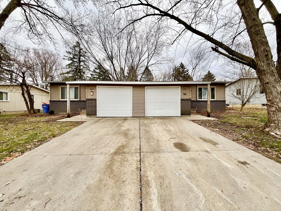 Primary Photo - Four Bedroom Duplex in Southeast Grand Rapids