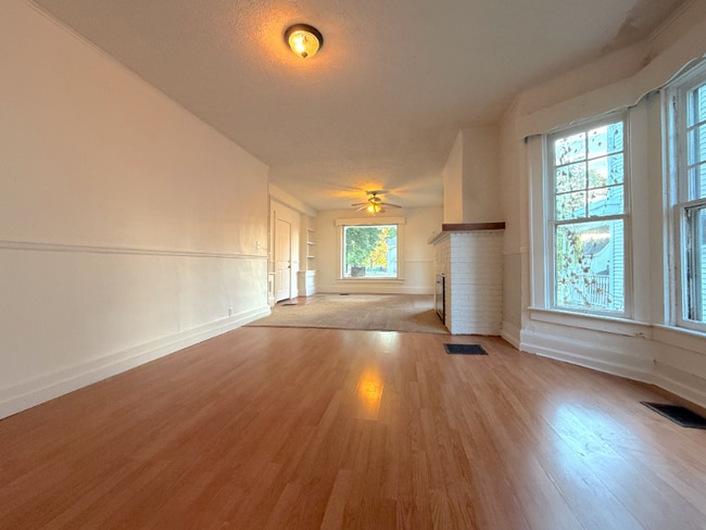 Building Photo - 609 N Main St