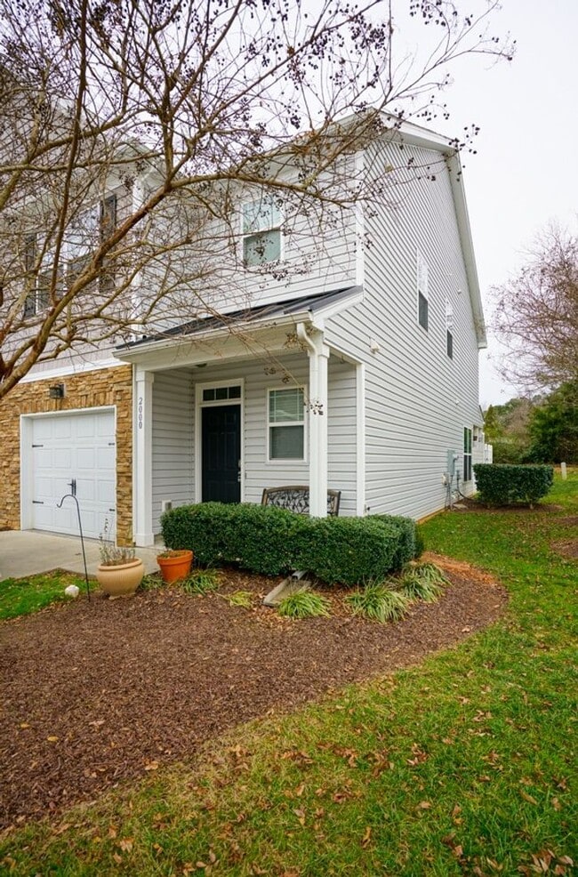Building Photo - End unit townhome |  Fenced backyard | Har...