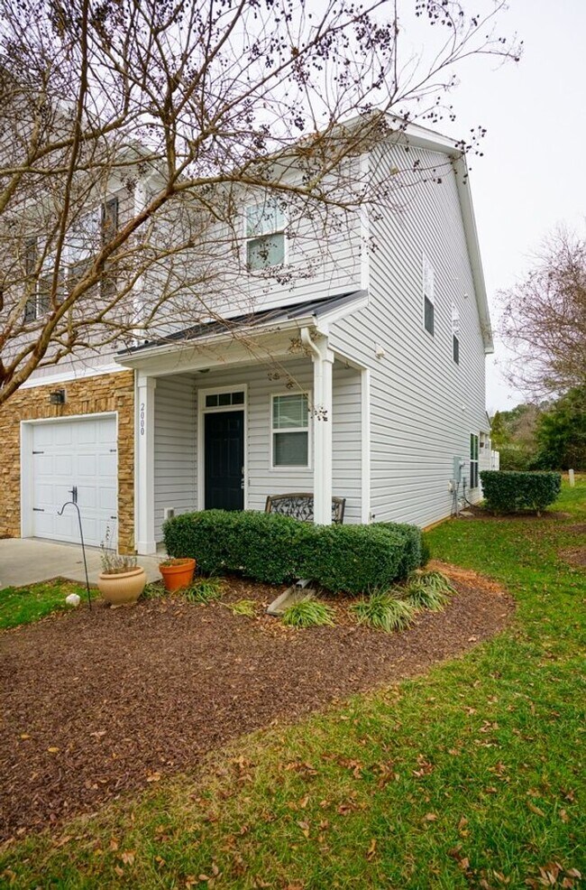 Foto del edificio - End unit townhome |  Fenced backyard | Har...