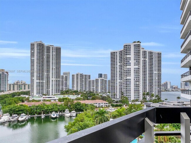 Foto del edificio - 3400 NE 192 St