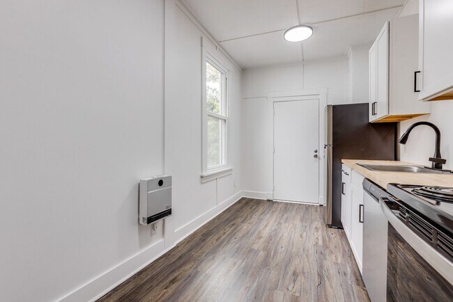 Building Photo - 240 Hazelwood Ave