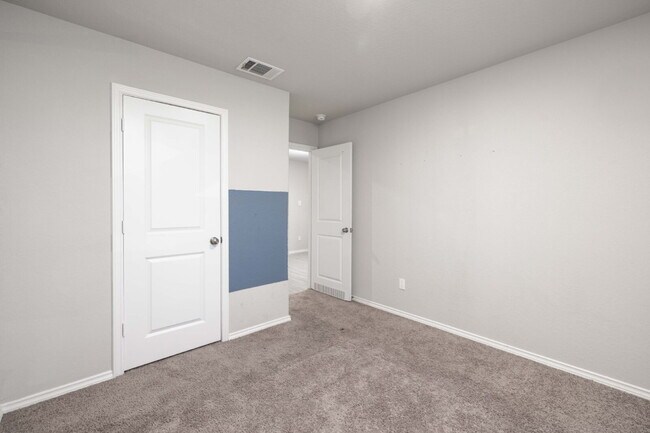 Building Photo - "Charming 4-Bedroom Haven in Schertz - Spacious 1690 Sq Ft with 2 Full Baths!"