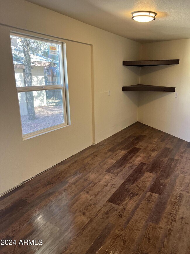 Foto del edificio - 217 W Estate Ln