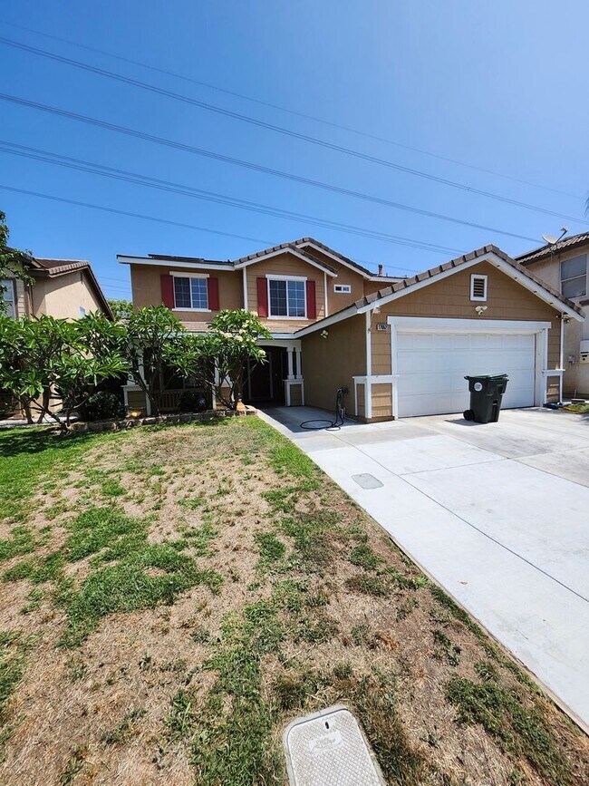 Foto del edificio - Beautiful 5 Bedroom House fully remodeled....