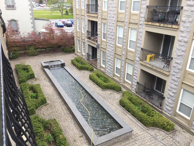 Building Photo - 25 Bonaventure Ave