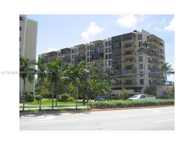 Building Photo - 575 Crandon Blvd
