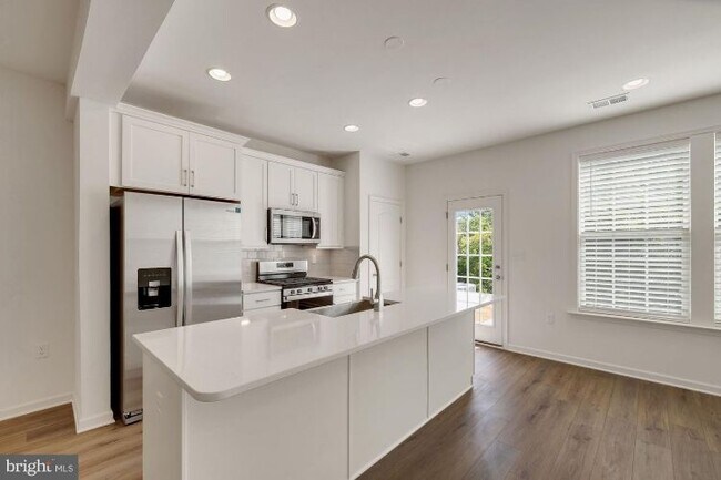 Foto del edificio - 116 COPELEY Cir