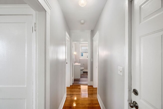 Foto del edificio - 508 Lonsdale Ave