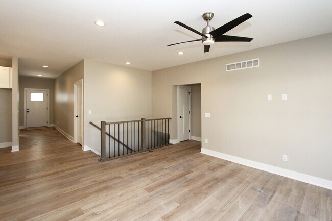 Building Photo - 721 S 41st Cir