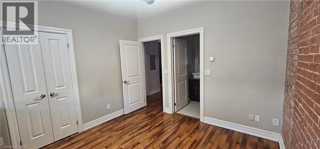 Building Photo - 25 Concession St
