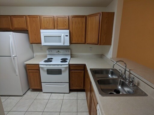 Foto del edificio - LEASE TERMS NEGOTIABLE  Walk To Santa Fe C...