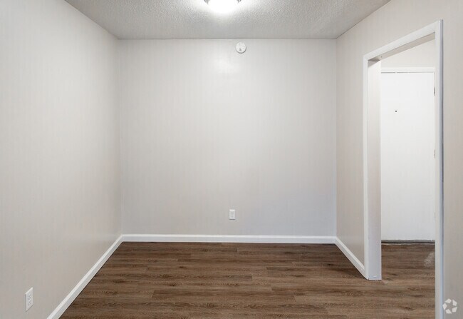 2BR, 2BA - 900 SF - Vetra 5480