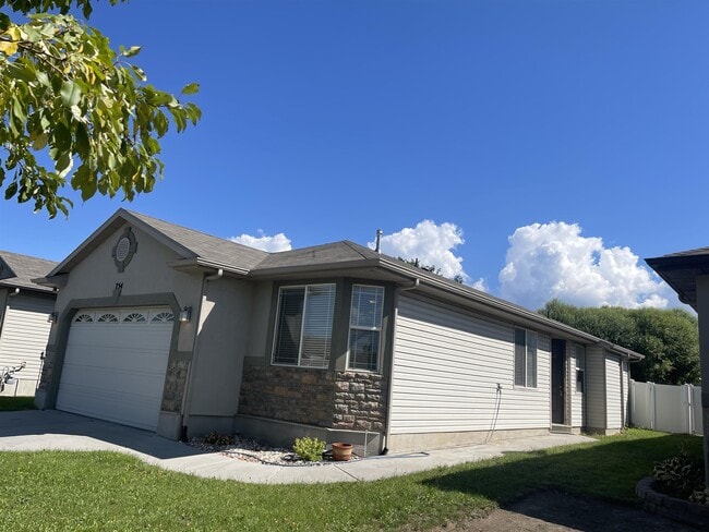 Foto del edificio - 754 N Bradford Dr