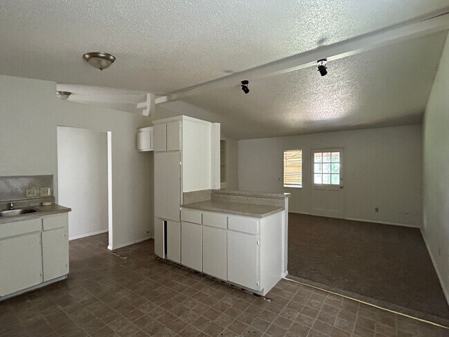 Photo - Spacious 3 Bedroom w/ 2 Car Garage House