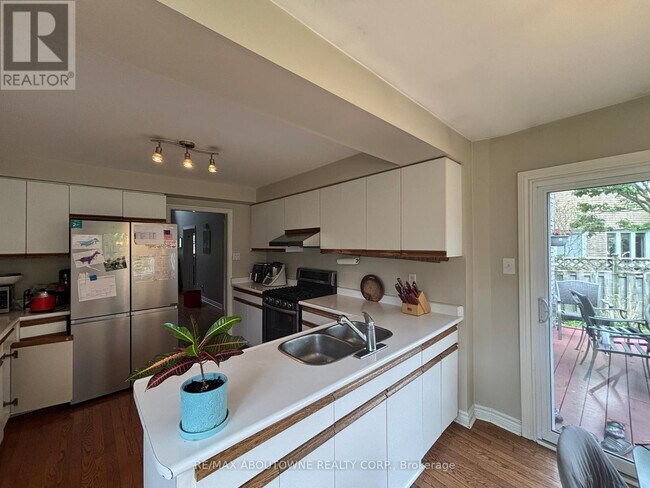 Building Photo - 1284 Creekside Dr