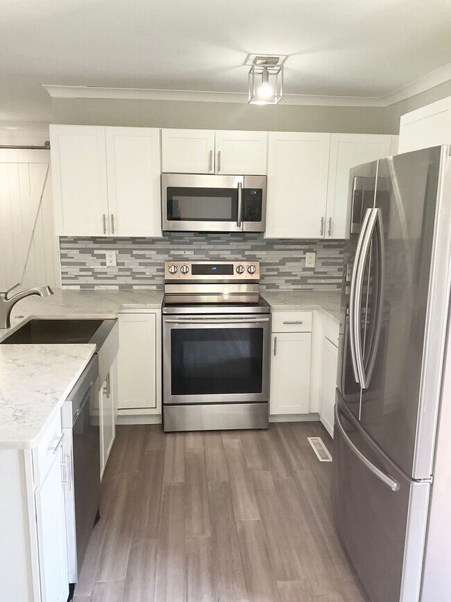 Foto del edificio - 4 bedroom home on Keith for Rent