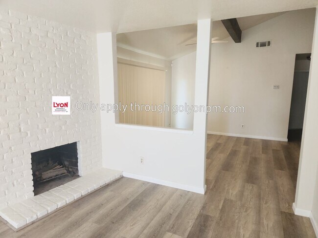 Building Photo - 6335-6335 Nightingale Ct