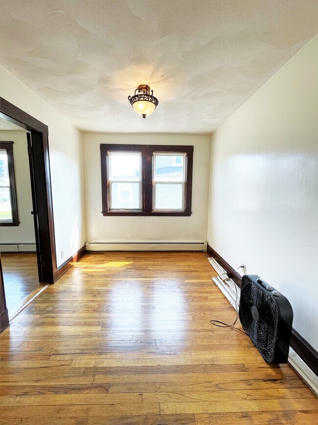 Foto del edificio - 12 Brook Rd