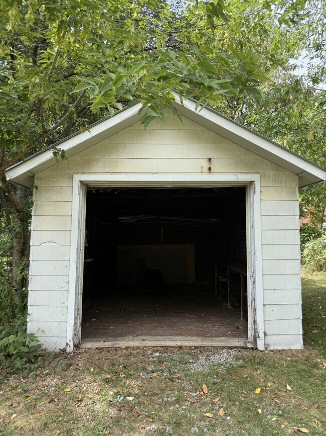 Building Photo - 536 Spicer Street