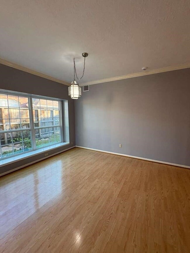 Building Photo - 16119 Lakestone Dr