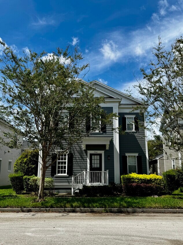 Primary Photo - 1542 Almond Ave