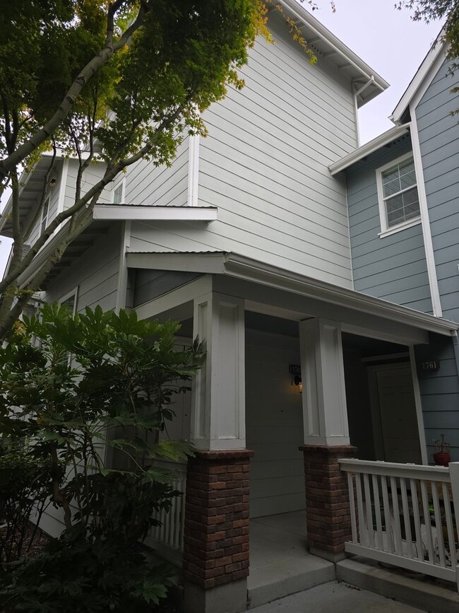 1765 Northshore Dr
