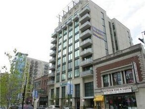 Building Photo - 744 N Clark St