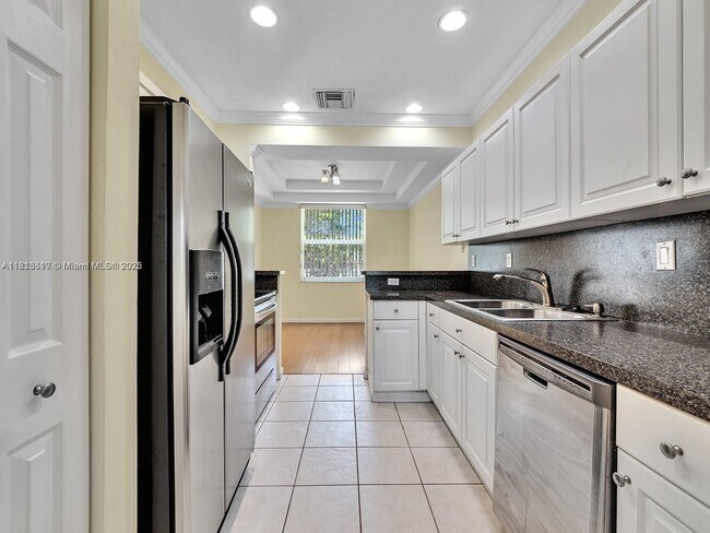 Foto del edificio - 858 NW 170th Terrace