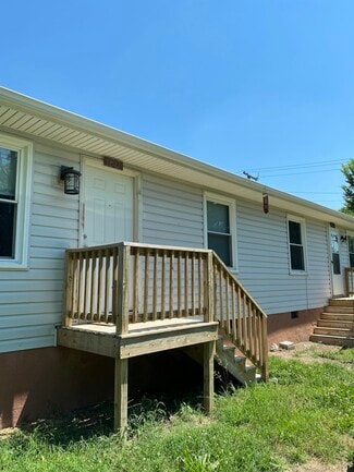 Building Photo - 1601 Monteiro St