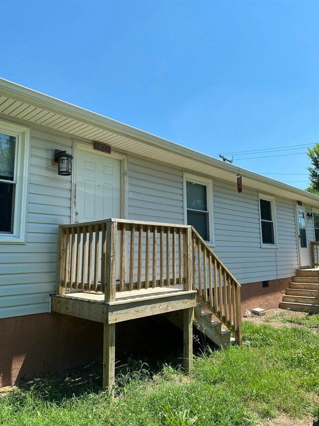 Photo - 1601 Monteiro St Townhome