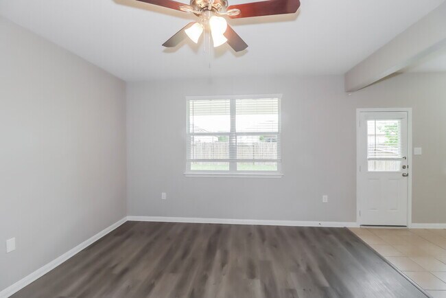 Foto del edificio - 400 Captain Grumbles Dr