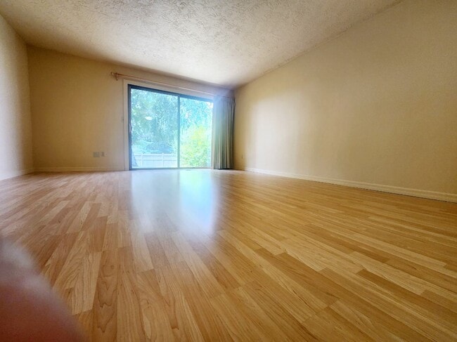 Living Room - 32 Shadow Pl