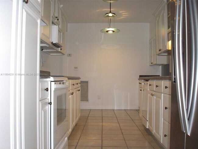 Building Photo - 11111 SW 78th Ct