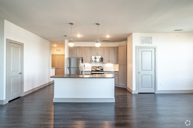 2BR, 2BA - 1,440SF - Tower Bay