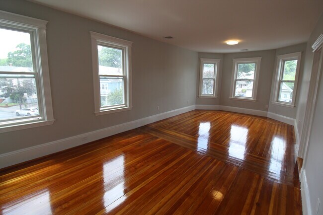 Building Photo - 33 Grove St