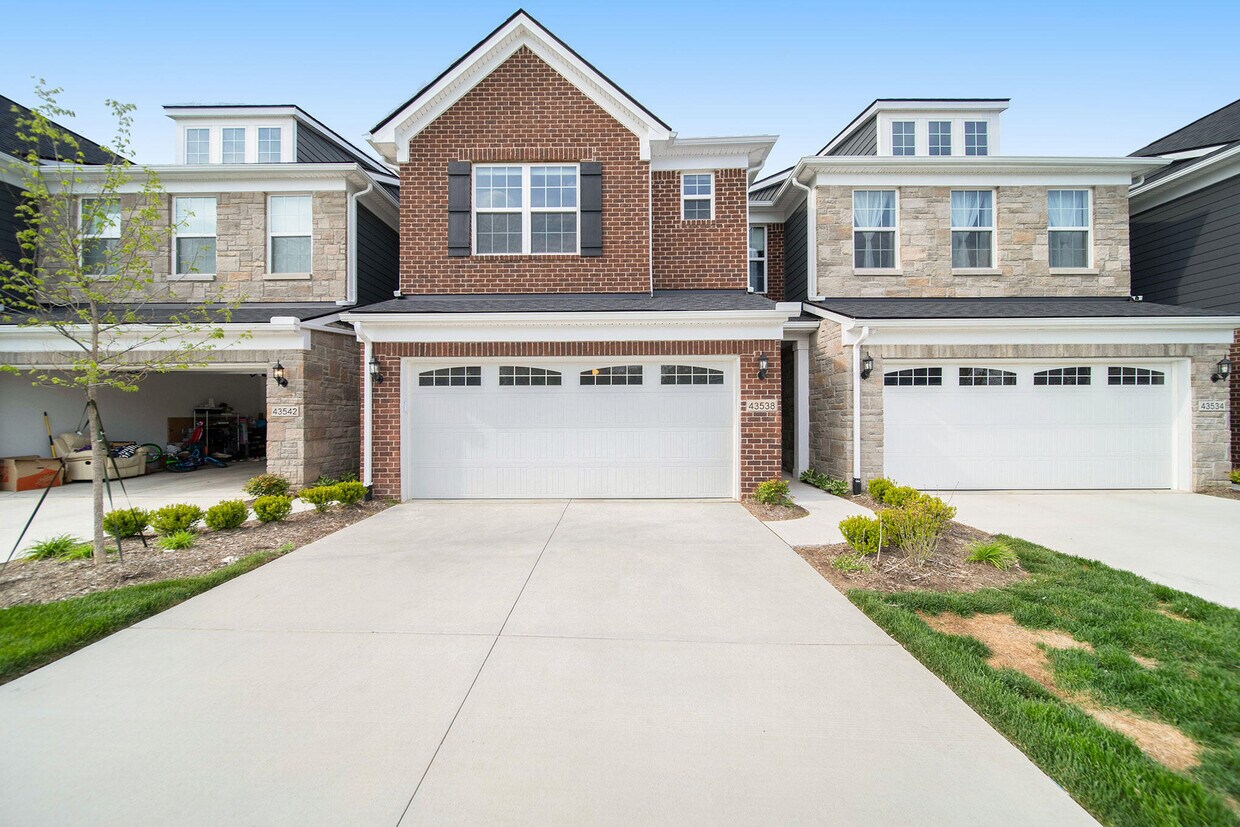 Foto principal - 43538 Chancellor Ln
