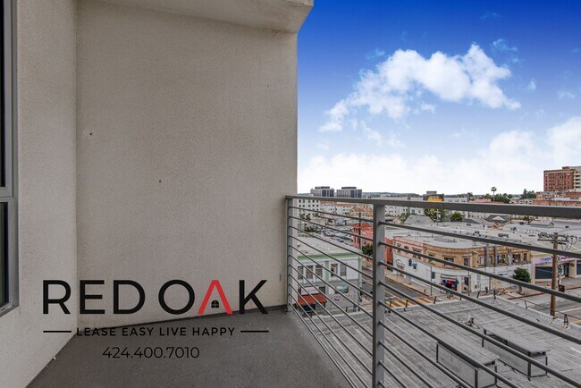 Building Photo - 1331 W 7th St