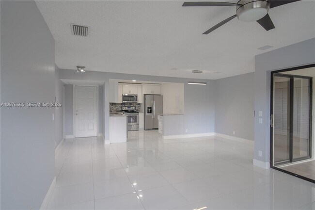Foto del edificio - 3745 Cocoplum Cir