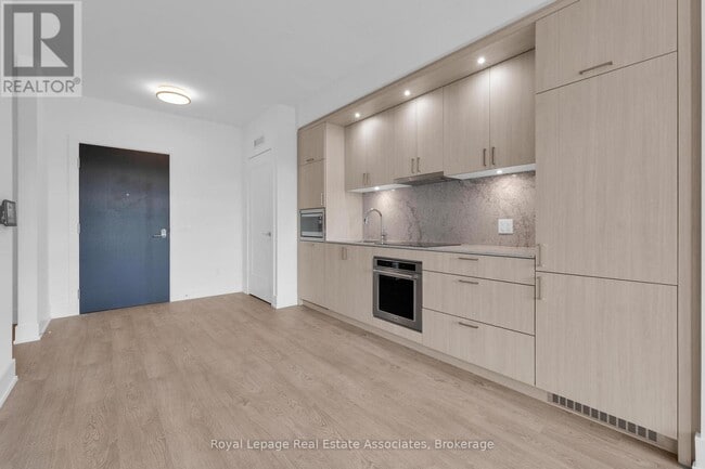 Photo du bâtiment - 259 The Kingsway