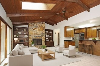 Building Photo - 32 Dogleg Rd