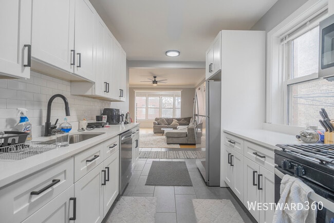 Foto del edificio - 1410 W Farragut Ave