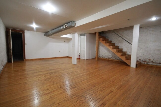 Building Photo - 706 S Claremont Ave