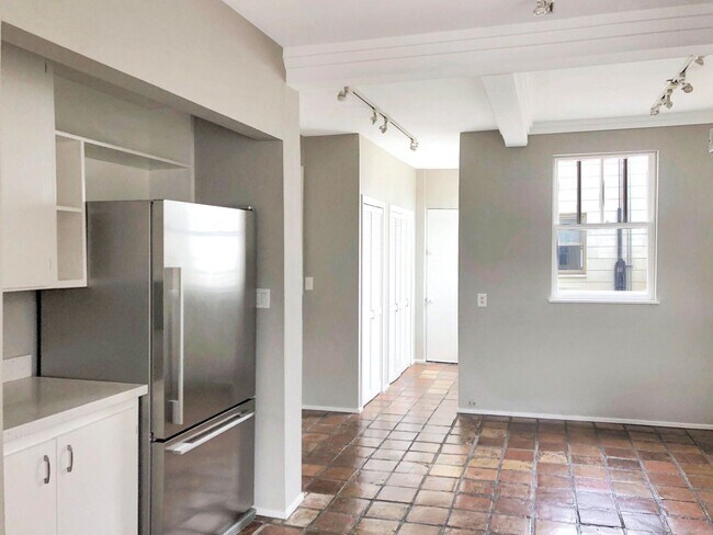 Building Photo - 2 br, 2 bath House - 2401 JACKSON ST UNIT 8