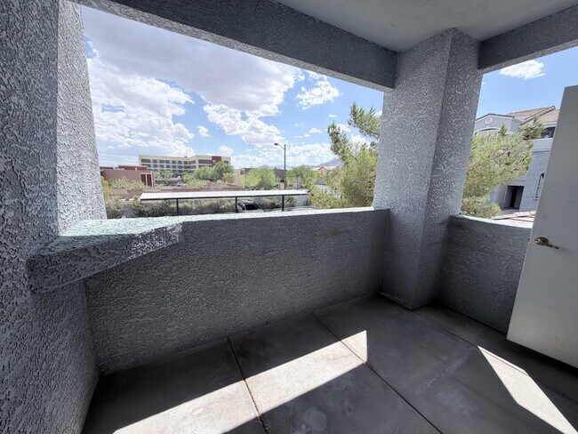 Foto del edificio - 2 Bedroom 2 Bathroom Condo