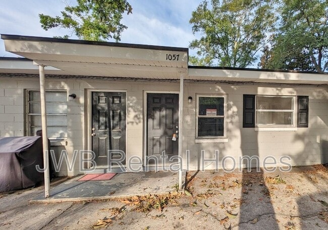 Building Photo - 1057 Glencarin St
