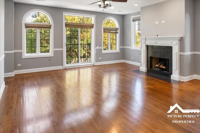 Building Photo - 1437 E 65th Pl