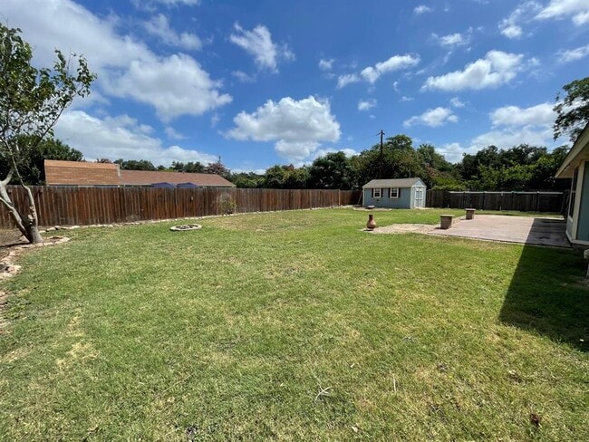 Building Photo - 417 Hernandos Loop
