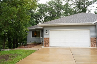 Building Photo - 3705-3707 Valley View Pl